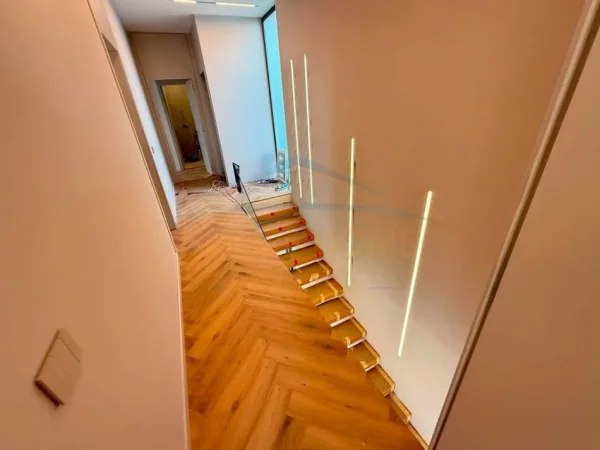 Tirane, shitet Vile , 850.000 € (Natyra e Qete)