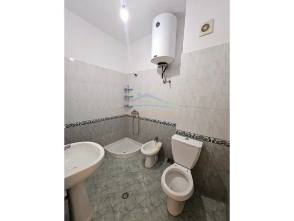 Shitet, Garsoniere, Plazhi Hekurudha, Durres