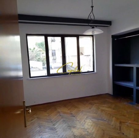 Tirane, jepet me qera zyre Kati 1, 70 m² 950 € (RRUGA E DURRESIT)