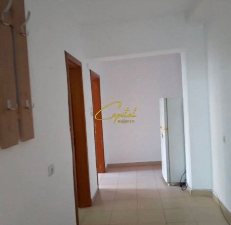 Tirane, jepet me qera zyre Kati 1, 70 m² 950 € (RRUGA E DURRESIT)