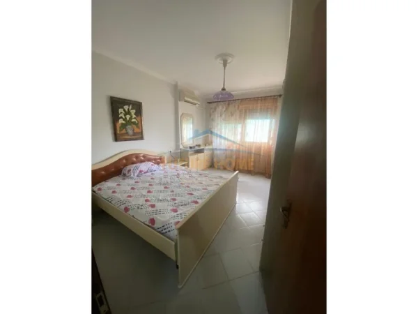 Tirane, shitet apartament 1+1+Aneks+Ballkon Kati 5, 75 m² 160.000 € (komuna e parisit)