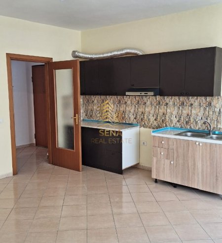 Tirane, jepet me qera apartament 2+1+Ballkon Kati 3, 107 m² 350 € (Rruga Shefqet Kuka)