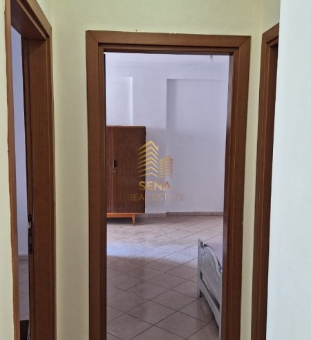Tirane, jepet me qera apartament 2+1+Ballkon Kati 3, 107 m² 350 € (Rruga Shefqet Kuka)