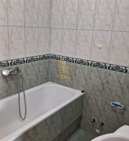 Tirane, jepet me qera apartament 2+1+Ballkon Kati 3, 107 m² 350 € (Rruga Shefqet Kuka)
