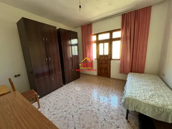 Vlore, shitet shtepi 2+1+Ballkon Kati 0, 243 m² 90.000 € (Armen, Vlorë)