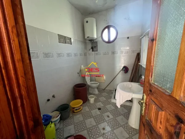 Vlore, shitet shtepi 2+1+Ballkon Kati 0, 243 m² 90.000 € (Armen, Vlorë)