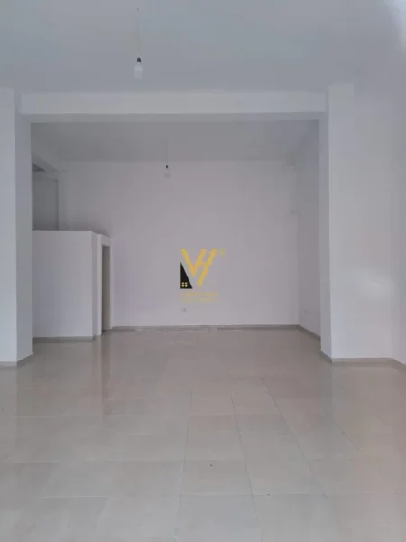 Tirane, jepet me qera dyqan Kati 0, 80 m² 800 € (UNAZA E RE)