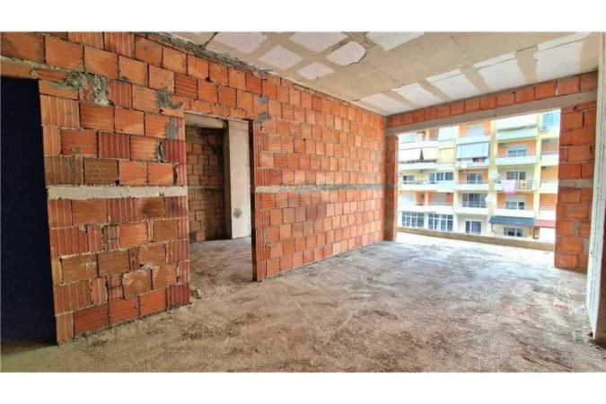 Vlore, shitet apartament 1+1+Ballkon Kati 3, 89 m² (Lungomare)