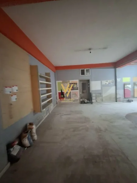 Tirane, jepet me qera magazine Kati 0, 230 m² 2.000 € (ASTIR)