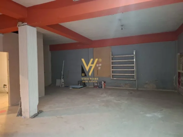 Tirane, jepet me qera magazine Kati 0, 230 m² 2.000 € (ASTIR)