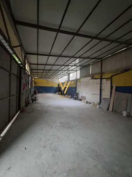 Tirane, jepet me qera magazine Kati 0, 230 m² 2.000 € (ASTIR)