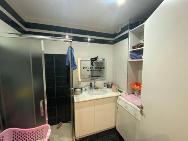 Tirane, jepet me qera apartament 1+1+Ballkon Kati 5, 50 m² 600 € (ZOGU I ZI)