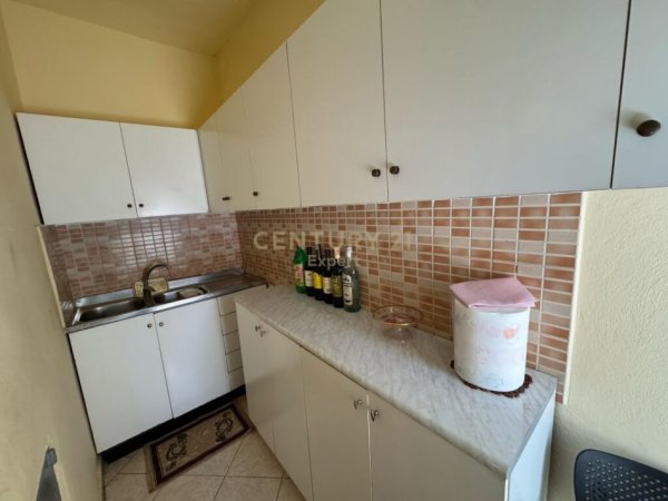 Tirane, jepet me qera apartament 2+1+Ballkon Kati 5, 58 m² 500 € (Sheshi Willson)