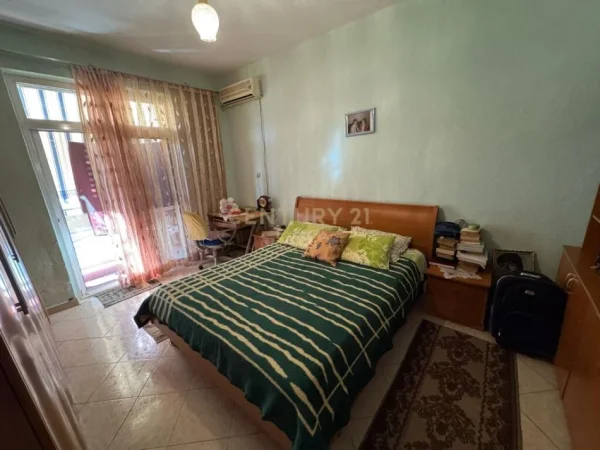 Tirane, jepet me qera apartament 2+1+Ballkon Kati 5, 58 m² 500 € (Sheshi Willson)
