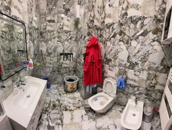 Tirane, jepet me qera apartament 1+1+Ballkon Kati 5, 75 m² 800 € (RRUGA E KAVAJES)