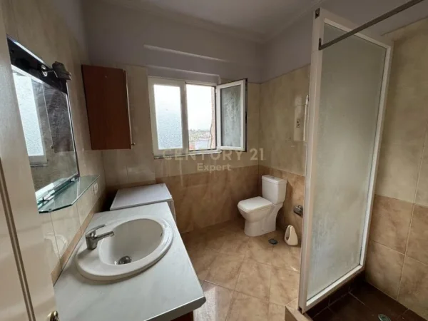 Tirane, jepet me qera apartament 2+1+Ballkon Kati 2, 95 m² 370 € (KODRA E PRIFTIT)