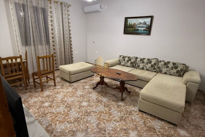 Tirane, jepet me qera Vile 2+1+Ballkon Kati 1, 85 m² 500 € (Rruga 5 Maji)