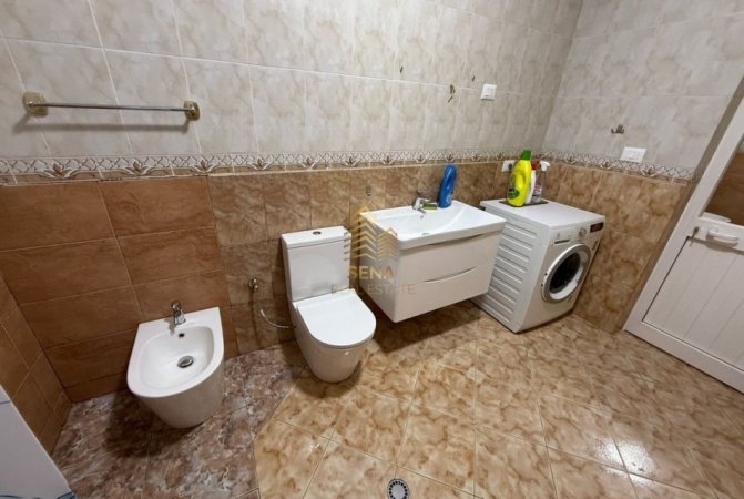Tirane, jepet me qera Vile 2+1+Ballkon Kati 1, 85 m² 500 € (Rruga 5 Maji)