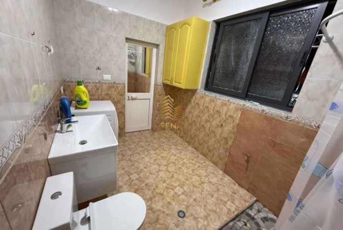 Tirane, jepet me qera Vile 2+1+Ballkon Kati 1, 85 m² 500 € (Rruga 5 Maji)