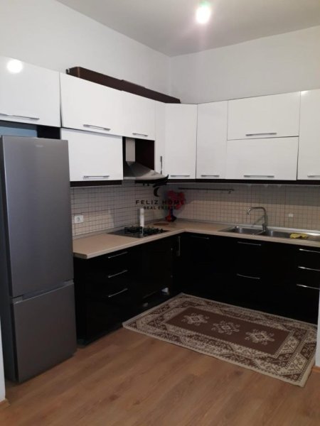 Tirane, jepet me qera apartament 2+1+Ballkon Kati 1, 85 m² 500 € (ASTIR)