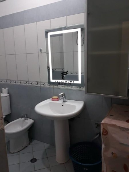 Tirane, jepet me qera apartament 2+1+Ballkon Kati 1, 85 m² 500 € (ASTIR)