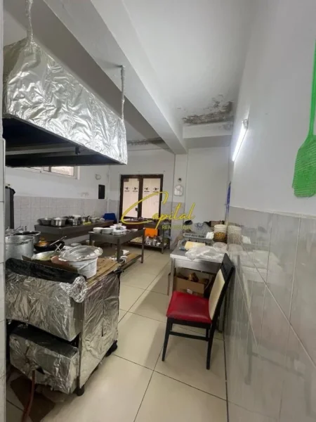 Tirane, shitet dyqan Kati 1, 240 m² 300.000 € (QYTET STUDENTI)