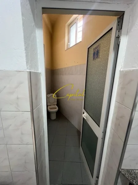 Tirane, shitet dyqan Kati 1, 240 m² 300.000 € (QYTET STUDENTI)