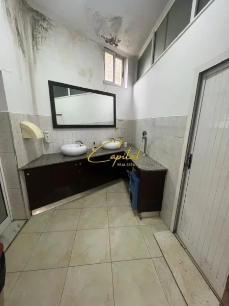 Tirane, shitet dyqan Kati 1, 240 m² 300.000 € (QYTET STUDENTI)