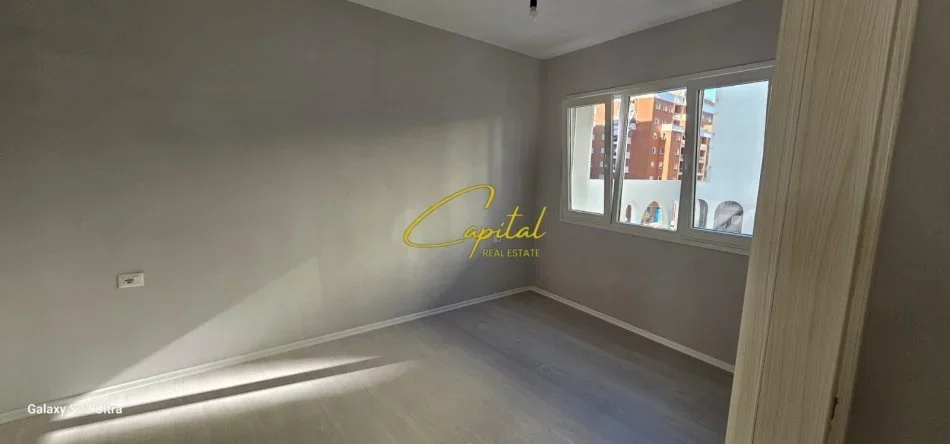 Tirane, jepet me qera zyre Kati 3, 104 m² 625 € (ASTIR)