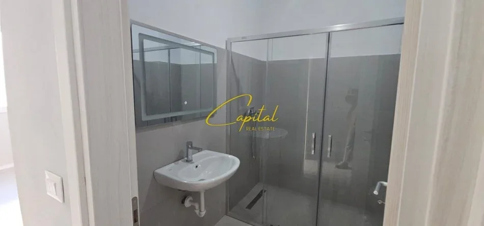 Tirane, jepet me qera zyre Kati 3, 104 m² 625 € (ASTIR)