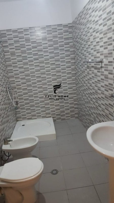 Tirane, jepet me qera apartament 1+1+Ballkon Kati 3, 70 m² 400 € (ASTIR)