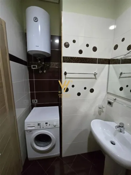 Tirane, jepet me qera apartament 2+1+Ballkon Kati 2, 105 m² 950 € (PAZARI I RI)