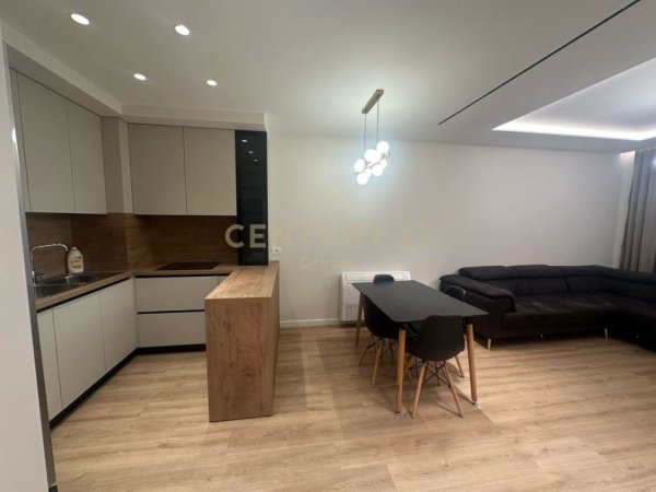 Tirane, jepet me qera apartament 2+1+Aneks+Ballkon Kati 6, 111 m² 900 € (Xhamlliku)