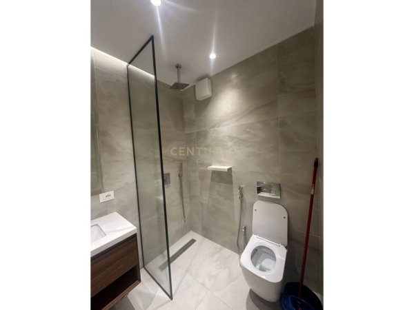 Tirane, jepet me qera apartament 2+1+Aneks+Ballkon Kati 6, 111 m² 900 € (Xhamlliku)