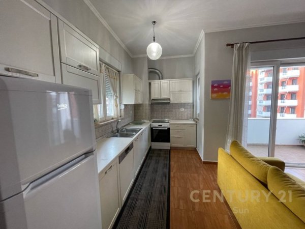 Tirane, jepet me qera apartament 2+1+Aneks+Ballkon Kati 5, 105 m² 800 € (Delijorgji)