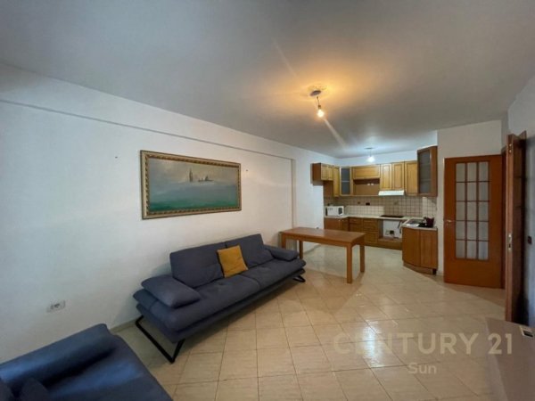 Tirane, jepet me qera apartament 2+1+Aneks+Ballkon Kati 4, 115 m² 800 € (Komuna e parisit)