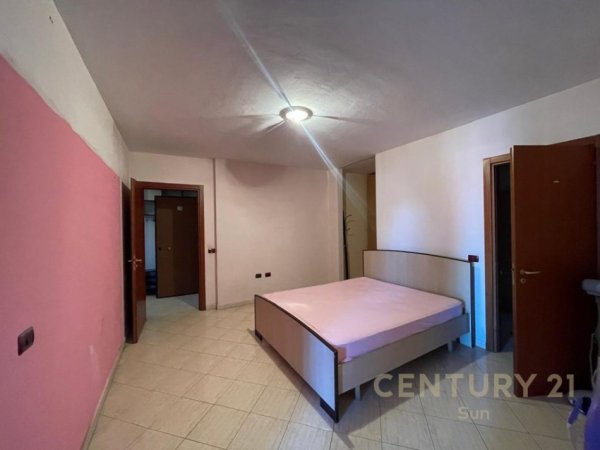 Tirane, jepet me qera apartament 2+1+Aneks+Ballkon Kati 4, 115 m² 800 € (Komuna e parisit)
