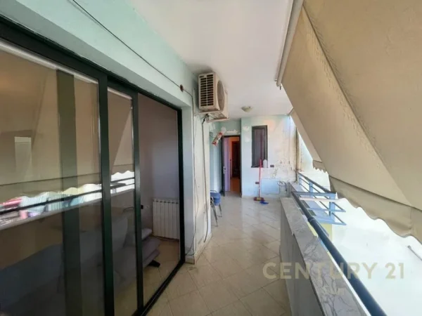 Tirane, jepet me qera apartament 2+1+Aneks+Ballkon Kati 4, 115 m² 800 € (Komuna e parisit)