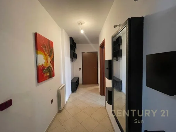 Tirane, jepet me qera apartament 2+1+Aneks+Ballkon Kati 4, 115 m² 800 € (Komuna e parisit)