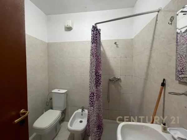 Tirane, jepet me qera apartament 2+1+Aneks+Ballkon Kati 4, 115 m² 800 € (Komuna e parisit)
