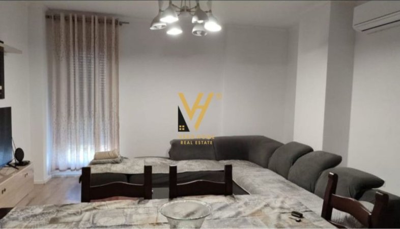 Tirane, jepet me qera apartament 2+1+Ballkon Kati 7, 500 m² 500 € (ALI DEMI)