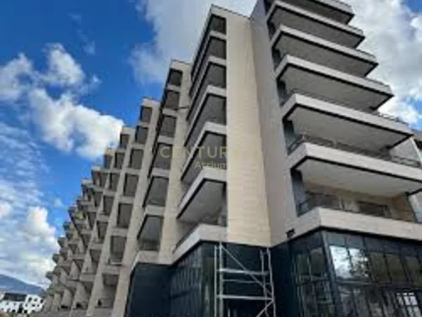 Tirane, shes apartament 2+1+Aneks+Ballkon Kati 1, 125 m² (Liqeni i Thate)