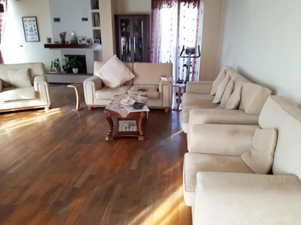 Tirane, shes apartament+verande | Penthouse 4+1+Aneks+Ballkon Kati 7, 340 m² 430.000 € (Itfan Tomini)