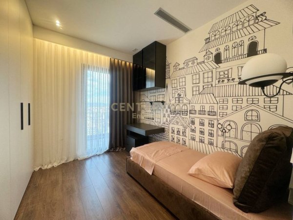 Tirane, jepet me qera apartament 3+1+Aneks+Ballkon Kati 14, 160 m² 2.500 € (Garden Building)