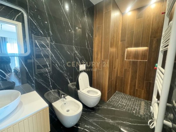 Tirane, jepet me qera apartament 3+1+Aneks+Ballkon Kati 14, 160 m² 2.500 € (Garden Building)