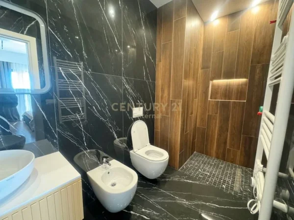 Tirane, jepet me qera apartament 3+1+Aneks+Ballkon Kati 14, 160 m² 2.500 € (Garden Building)