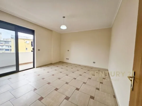 Tirane, jepet me qera zyre Kati 4, 132 m² 1.100 € (Qender)