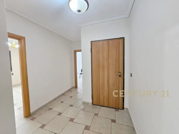 Tirane, jepet me qera zyre Kati 4, 132 m² 1.100 € (Qender)