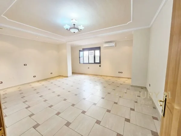 Tirane, jepet me qera zyre Kati 4, 132 m² 1.100 € (Qender)
