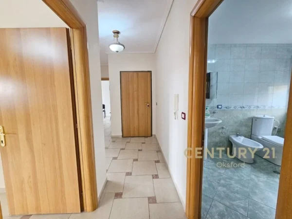 Tirane, jepet me qera zyre Kati 4, 132 m² 1.100 € (Qender)